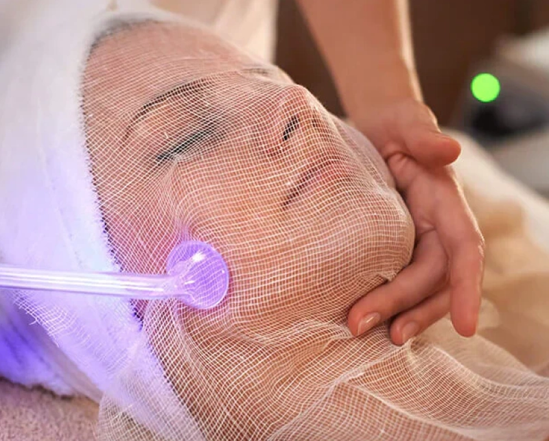 Deep Cleansing Facial 3